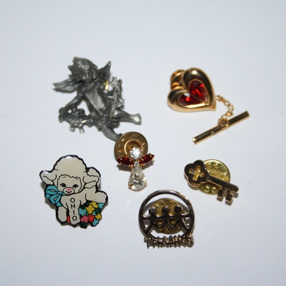 Bundle of 6 vintage pins